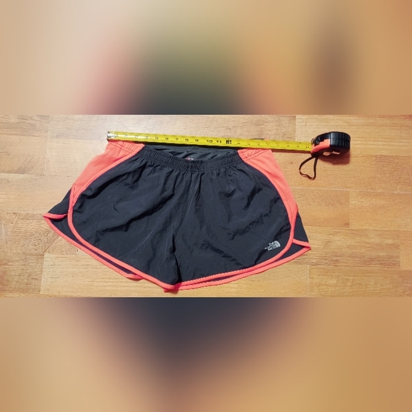 North Face Shorts NWOT Women's - Picture 3 of 9